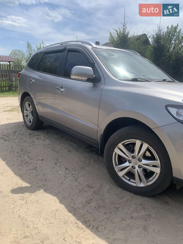 Позашляховик / Кросовер Hyundai Santa FE 2011 в Дубровиці