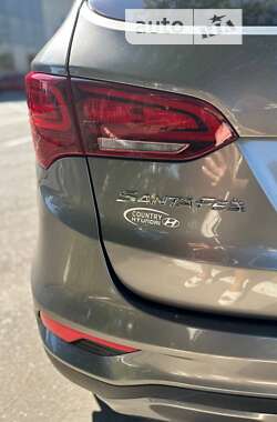 Позашляховик / Кросовер Hyundai Santa FE 2016 в 