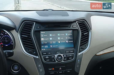 Внедорожник / Кроссовер Hyundai Santa FE 2013 в 