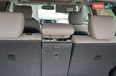 Внедорожник / Кроссовер Hyundai Santa FE 2013 в 