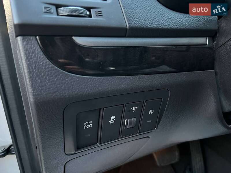 Позашляховик / Кросовер Hyundai Santa FE 2011 в Луцьку