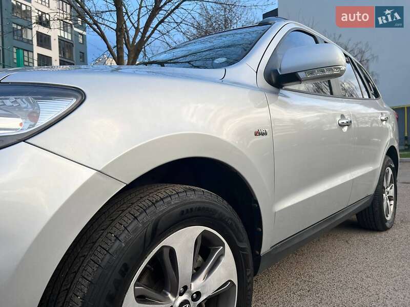 Позашляховик / Кросовер Hyundai Santa FE 2011 в Луцьку