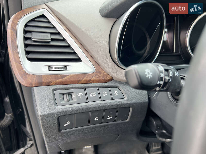 Позашляховик / Кросовер Hyundai Santa FE 2016 в Запоріжжі