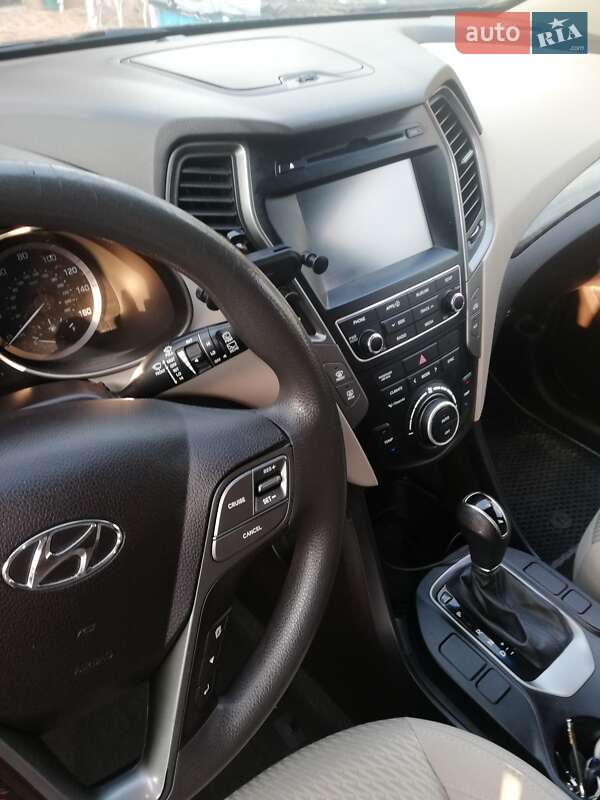 Внедорожник / Кроссовер Hyundai Santa FE 2016 в Великой Михайловке