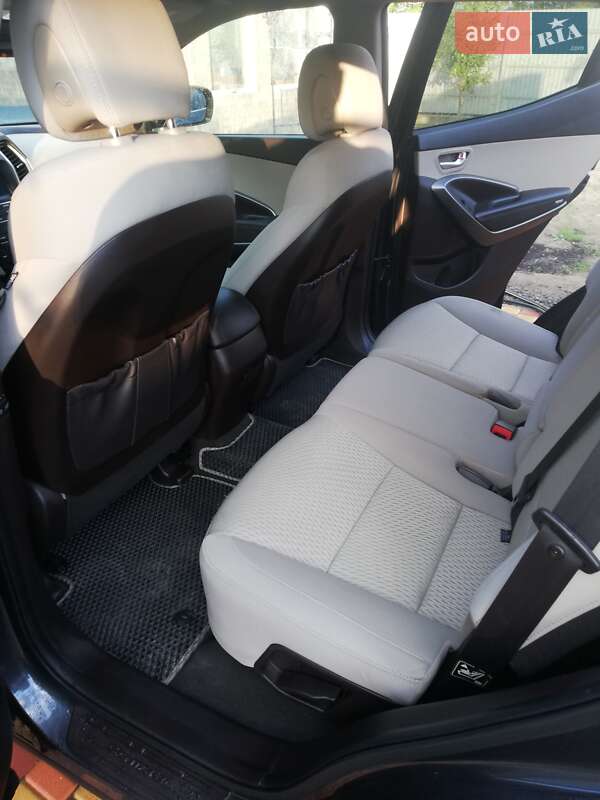 Внедорожник / Кроссовер Hyundai Santa FE 2016 в Великой Михайловке