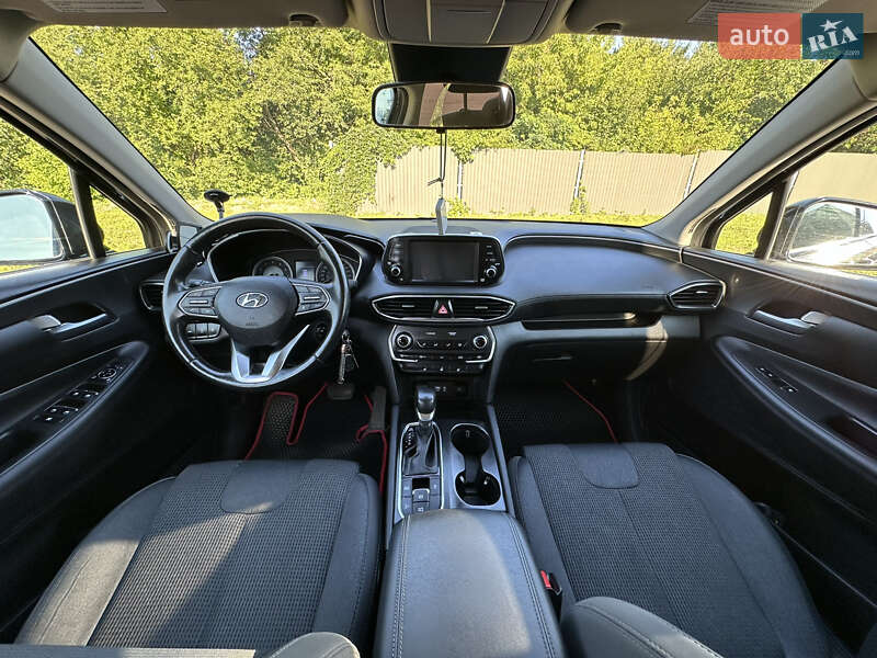 Внедорожник / Кроссовер Hyundai Santa FE 2019 в Ровно