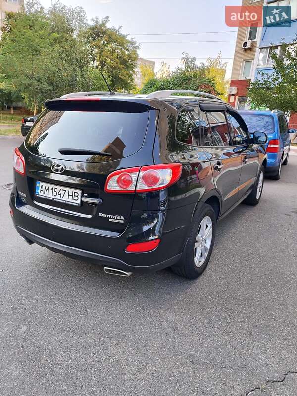 Позашляховик / Кросовер Hyundai Santa FE 2010 в Києві