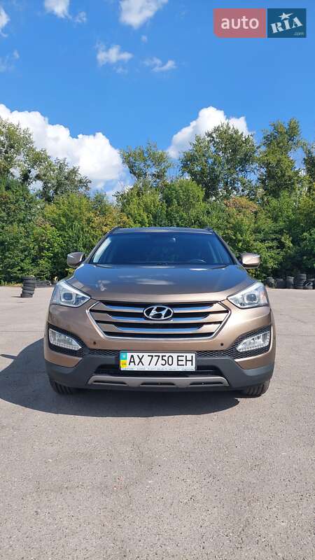 Позашляховик / Кросовер Hyundai Santa FE 2014 в 