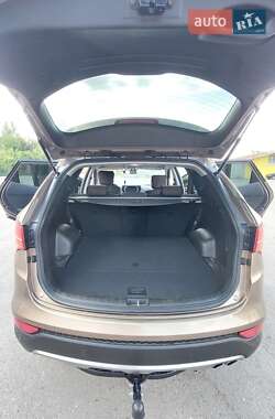 Позашляховик / Кросовер Hyundai Santa FE 2014 в 