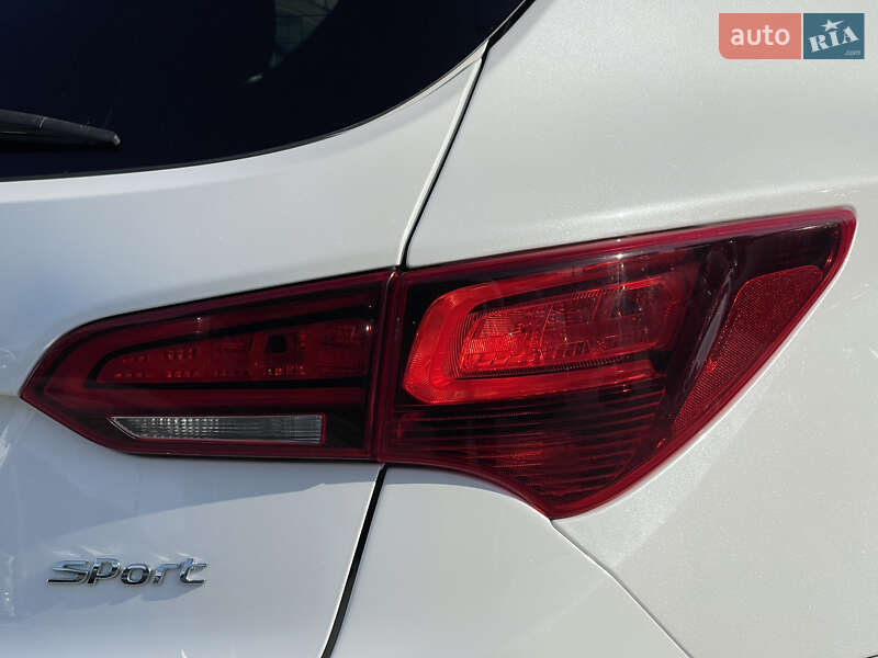 Внедорожник / Кроссовер Hyundai Santa FE 2017 в Мукачево