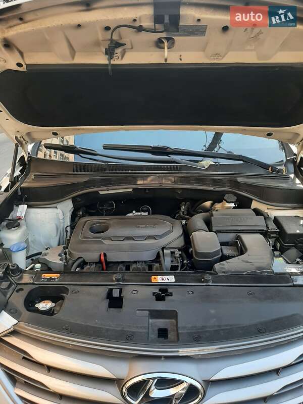 Позашляховик / Кросовер Hyundai Santa FE 2016 в Харкові