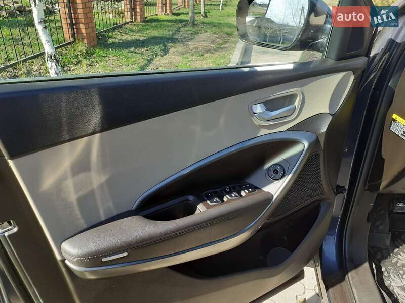 Внедорожник / Кроссовер Hyundai Santa FE 2017 в Киеве