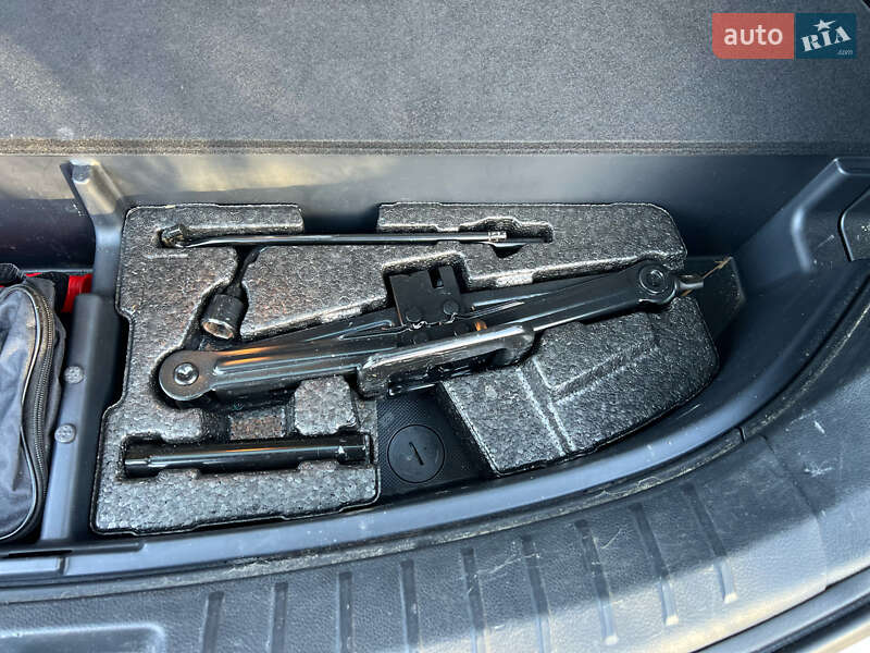 Внедорожник / Кроссовер Hyundai Santa FE 2017 в Борисполе