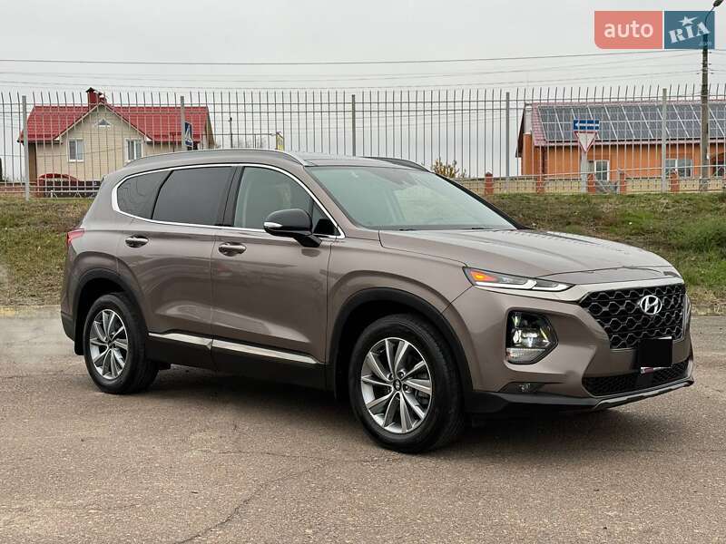 Внедорожник / Кроссовер Hyundai Santa FE 2019 в 