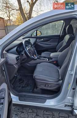 Внедорожник / Кроссовер Hyundai Santa FE 2019 в 