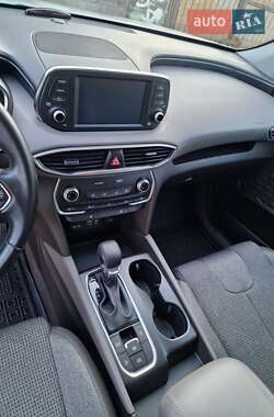Внедорожник / Кроссовер Hyundai Santa FE 2019 в 