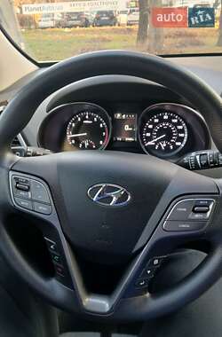 Внедорожник / Кроссовер Hyundai Santa FE 2016 в 