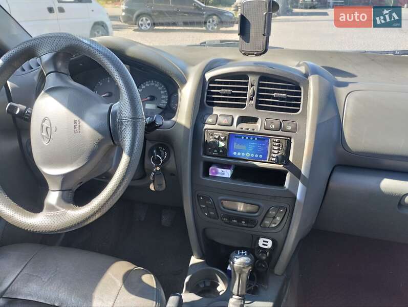 Внедорожник / Кроссовер Hyundai Santa FE 2003 в Броварах
