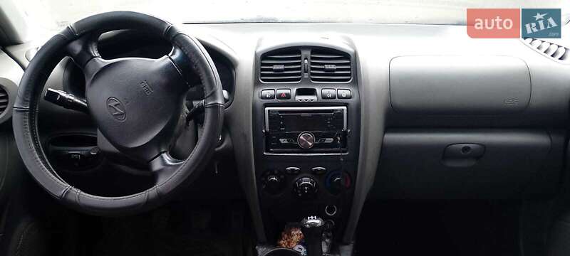 Внедорожник / Кроссовер Hyundai Santa FE 2004 в Житомире