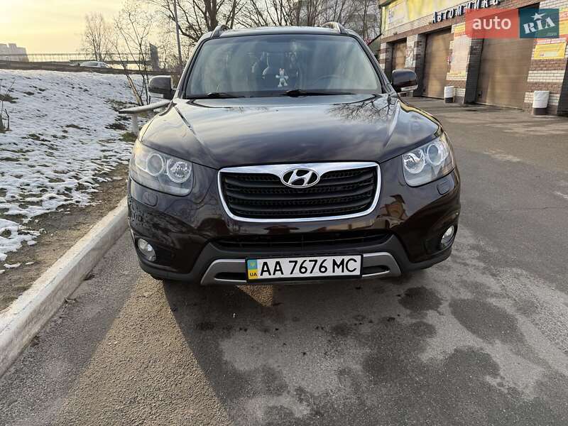 Внедорожник / Кроссовер Hyundai Santa FE 2012 в Киеве