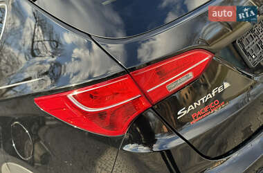 Внедорожник / Кроссовер Hyundai Santa FE 2013 в 