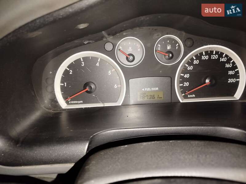 Внедорожник / Кроссовер Hyundai Santa FE 2005 в Ольшанке фото 4 Внедорожник / Кроссовер Hyundai Santa FE 2005 в Ольшанке