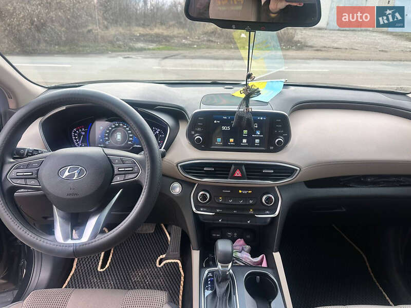 Внедорожник / Кроссовер Hyundai Santa FE 2018 в Синельниково