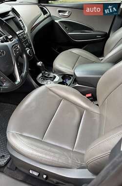 Внедорожник / Кроссовер Hyundai Santa FE 2016 в 