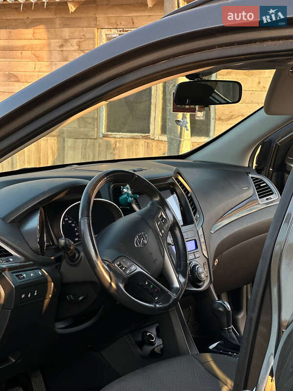 Позашляховик / Кросовер Hyundai Santa FE 2012 в Тлумачі