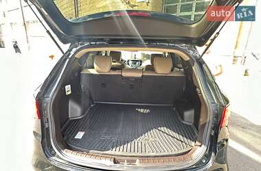 Внедорожник / Кроссовер Hyundai Santa FE 2015 в 
