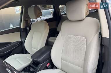 Внедорожник / Кроссовер Hyundai Santa FE 2015 в 