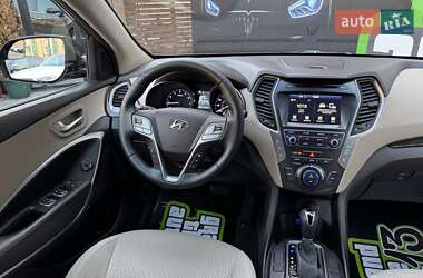 Внедорожник / Кроссовер Hyundai Santa FE 2015 в 