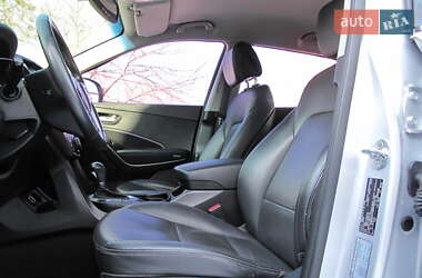 Внедорожник / Кроссовер Hyundai Santa FE 2015 в 