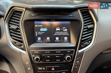 Внедорожник / Кроссовер Hyundai Santa FE 2016 в 