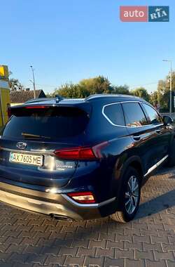 Внедорожник / Кроссовер Hyundai Santa FE 2018 в 