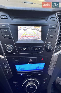 Внедорожник / Кроссовер Hyundai Santa FE 2015 в 
