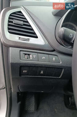 Внедорожник / Кроссовер Hyundai Santa FE 2012 в 