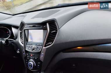 Позашляховик / Кросовер Hyundai Santa FE 2012 в 