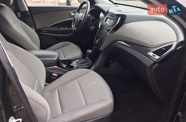 Внедорожник / Кроссовер Hyundai Santa FE 2015 в 