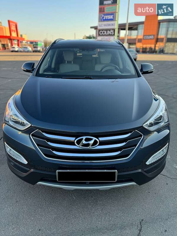 Внедорожник / Кроссовер Hyundai Santa FE 2015 в 