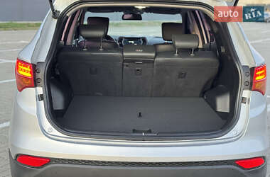 Внедорожник / Кроссовер Hyundai Santa FE 2015 в 