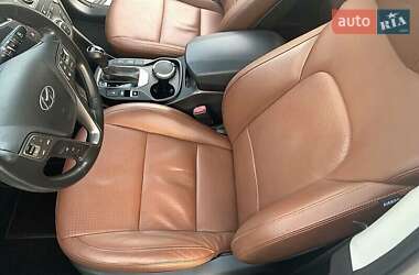 Внедорожник / Кроссовер Hyundai Santa FE 2013 в 