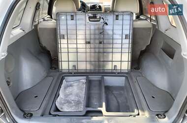 Внедорожник / Кроссовер Hyundai Santa FE 2005 в 