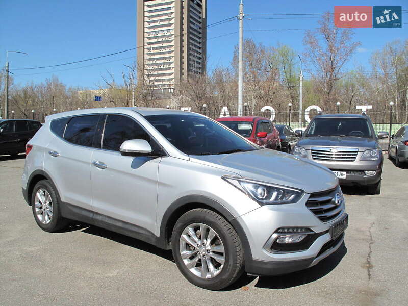 Внедорожник / Кроссовер Hyundai Santa FE 2015 в 
