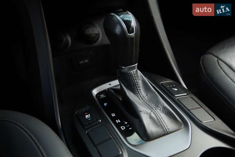 Позашляховик / Кросовер Hyundai Santa FE 2013 в Харкові