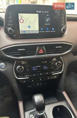 Внедорожник / Кроссовер Hyundai Santa FE 2019 в 