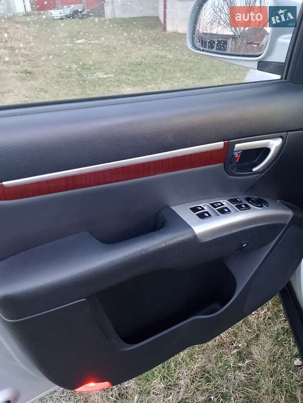 Позашляховик / Кросовер Hyundai Santa FE 2008 в Рокитному