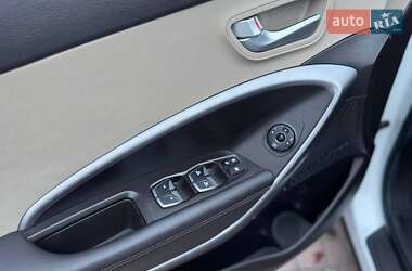 Позашляховик / Кросовер Hyundai Santa FE 2015 в 