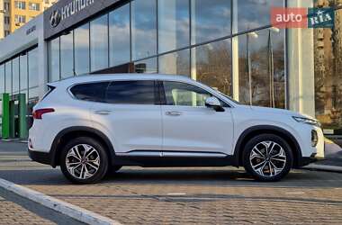 Внедорожник / Кроссовер Hyundai Santa FE 2019 в 