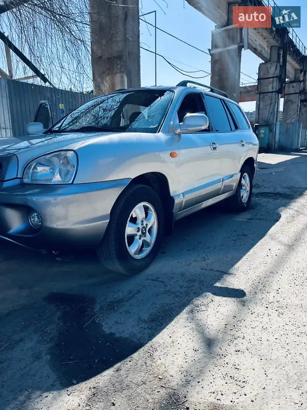 Внедорожник / Кроссовер Hyundai Santa FE 2005 в 